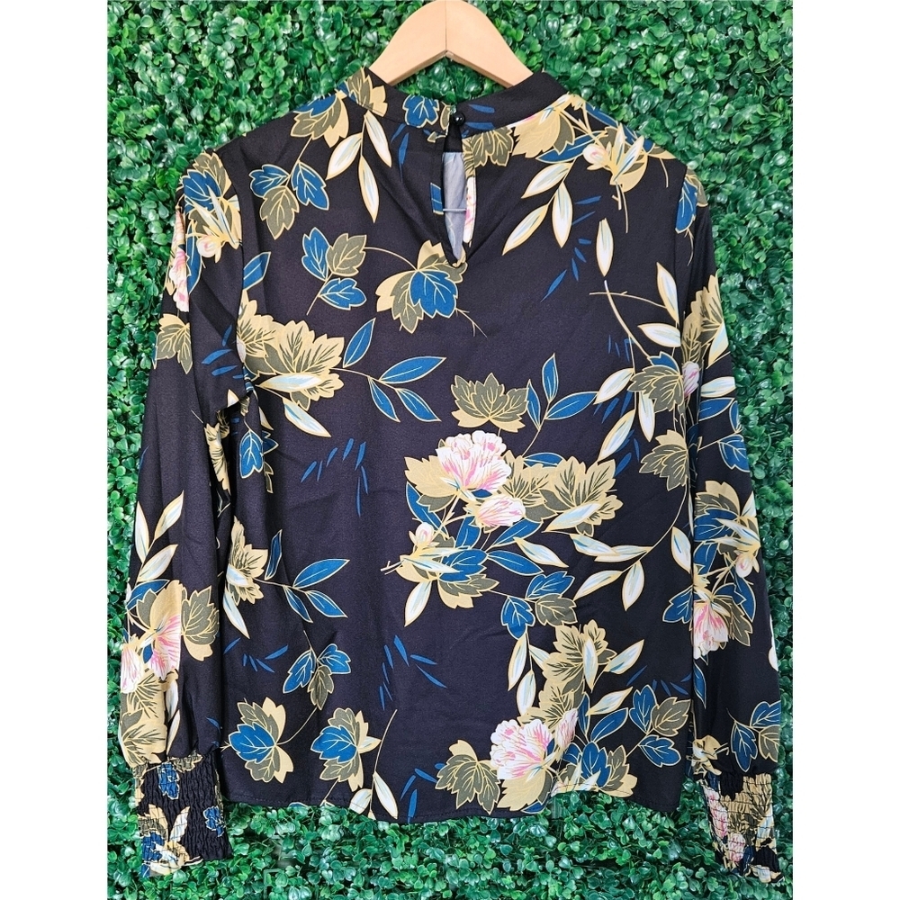 Highneck Blouse - Picture 3 of 7